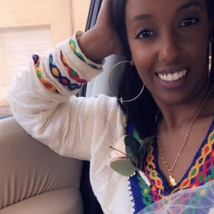 Meet your Posher, Makda